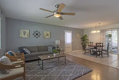 Image de Casa Blue est Ă 5 minutes de Masonboro Sound et Ă 10 minutes de Carolina Beach!
