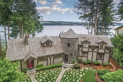 Image de Superbe château dans le Gh / Fantastic for Events, Getaway & Whale Watching Site
