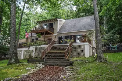 Image de Bearfoot Lodge: charmeur au bord du lac avec quai privé et bain à remous