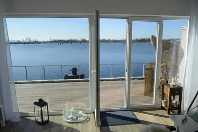 Image de Appartement moderne avec sauna sur l'eau idéal pour les couples et les familles