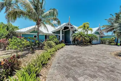 Image de 4 lit 3 bain bungalow / style ranch nouvelle piscine chauffée et spa bar extérieur