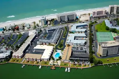 Image de Spacieux 2br Apt! À Travers La Rue De La Plage, Piscine!