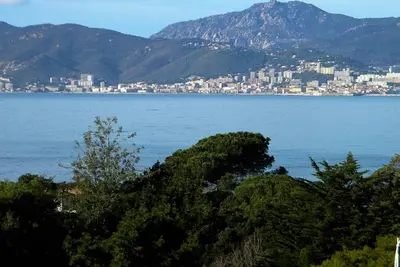 Image de F2 Duplex entièrement rénové avec vue mer exceptionnelle! ! !