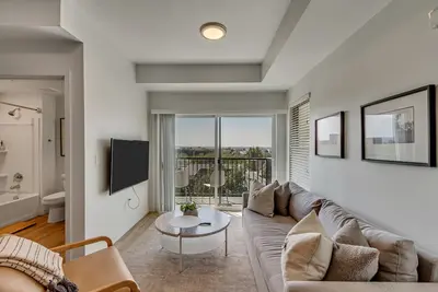 Image de New Prime Downtown Slc 1 bedroom 1 Bath: salle de sport, bain à remous, vues, parking et possibilité de marcher
