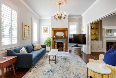 Image de Nouveau! Historic Savannah Home w / Grill extérieur, Patio