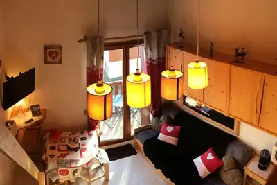 Image de Charmant studio 2ème étage, balcon sud, à deux pas télésiège et commerces, calmes et ensoleillé