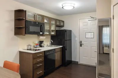 Image de À PROXIMITÉ De Disney! Grande Suite Studio Pour 4, Piscine, Bbq, Proche Des Attractions