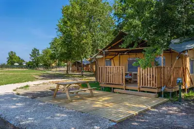 Image de Rechargez-vous dans nos lodges de luxe, en pleine nature.