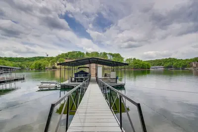 Image de Nouveau! Waterfront Lake Ozark House avec quai privé!