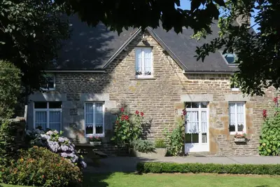 Image de Maison pittoresque avec cheminée, jardin privé et 3 salles d'eau, proche Mont St-Michel