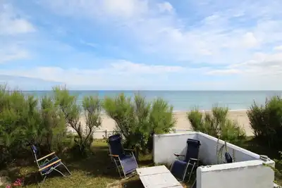 Maison familiale avec grand jardin clos, accès direct plage, WiFi, équipements bébé, 3 chambres