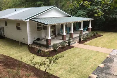 Image de Jocassee Bungalow | 2 Acre Private Estate | Échapper. Débrancher. Se détendre.
