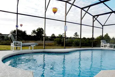 Image de Piscine privée, barbecue, WiFi, salle de jeux, sans voisin arrière, Tv dans toutes les chambres, plancher en bois