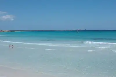 Image de Petit complexe d'appartements bien entretenu près de la plage 'es Trenc', avec piscine