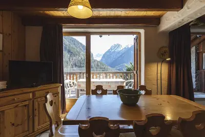 Image de Beau chalet exposé plein sud à Champagny en Vanoise