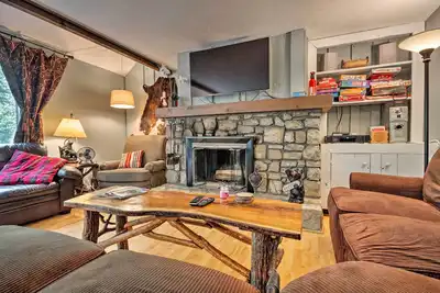 Image de Nouveau-Condo avec terrasse meublée, à pied de Sugar Mountain
