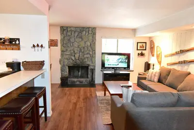 Image de Un invitant et confortable deux chambres, 1. 5 bain # 171, étapes de la navette s'arrête