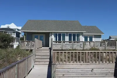 Image de Oceanfront Home à Emerald Isle avec d'excellentes vues sur l'océan!