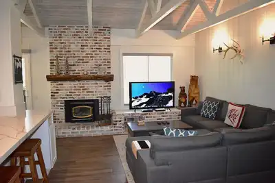 Image de Grand coin condo Mammoth, # 156 est Ă quelques pas de la navette gratuite