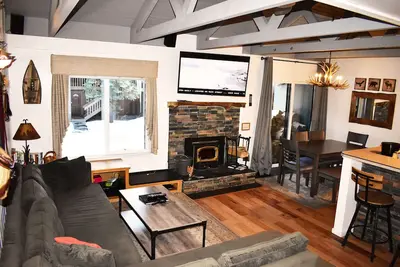 Image de Profitez de ce spacieux condo de montagne moderne à l'étage # 174
