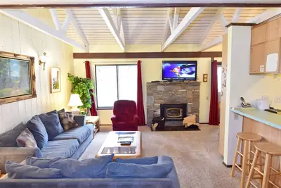 Image de Condo lumineux et spacieux avec vue! # 198 Près du village de Mammoth