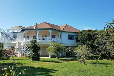 Image de ** Offre spéciale Low $! ** Magnifique 'DreamAway' Treasure Beach Big Villa & Beach! ! *