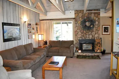 Image de Grand, chaleureux et confortable condo de montagne. # 106 Arrêt de la navette près de la ville