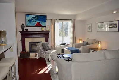 Image de Spacieux condo d'angle, le 155 n'est qu'Ă quelques pas de la navette
