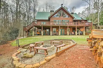 Image de Villa de luxe Lake Hartwell avec quai, théâtre et bain à remous