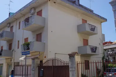 Image de Appartement central, dans un petit immeuble calme, près de la mer.