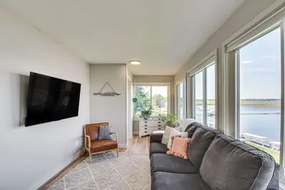 Image de Nouveau! Lake Mary Cottage avec plage privée et ponton