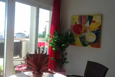 Image de maison à 100 m de la plage avec vue sur la mer