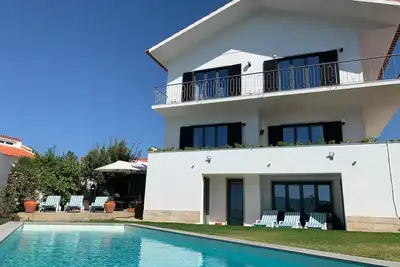 Image de Superbe villa vue par S. Pedro do Estoril Beach