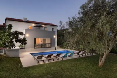 Image de Maison de vacances pour 8 personnes env. 200 qmà Medulin, Istrie (Côte sud de l'Istrie)