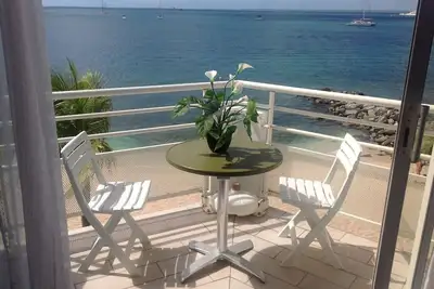 Image de Studio moderne bien équipé, vue mer