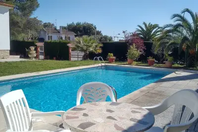 Image de Maison confortable avec barbecue et piscine privée à proximité de la plage