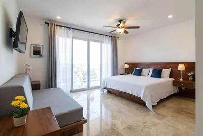 Image de Kuyaan Coral Suites Vue sur la piscine océan, à pied de la plage / shopping meilleur prix! ! !