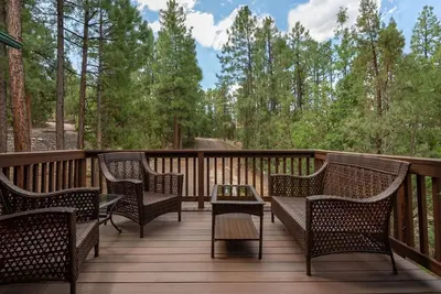 Image de Pinetop Paradise! Cabine confortable nichée dans les pins de Ponderosa - 6 couchages!