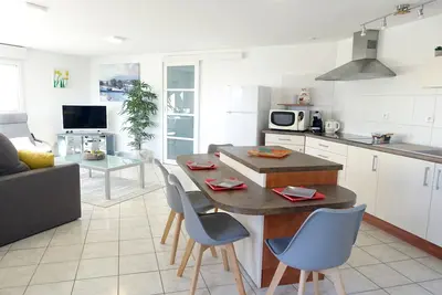 Image de Appartement 60m² dans villa avec vue sur lac, entrée et terrasse indépendante