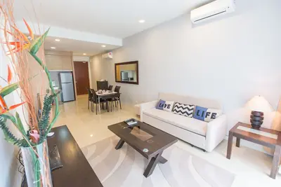 Image de Klcc 2 min avec piscine à débordement suites cosy # 4