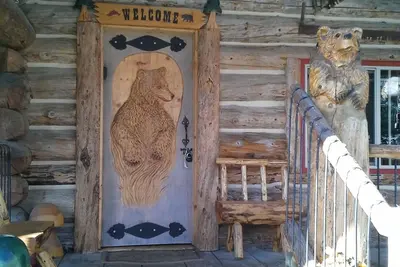 Image de Cabanes Ă ours en bois de l'Alaska - Bears Den