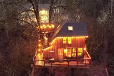 Image de Pete Nelson '17 Original Treehouse-En vedette sur Thm