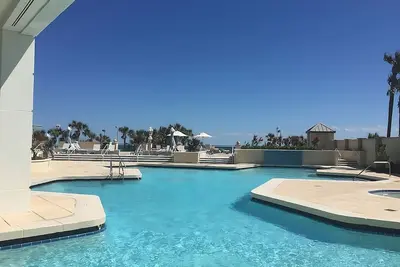 Image de Plage Vacay! Grande UNITÉ, Piscine, Salle De Jeu!