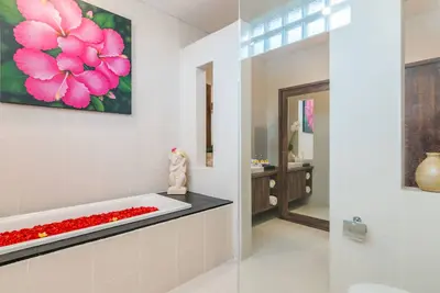 Image de Villa 2 chambres avec piscine privée et table de billard