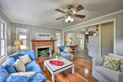Image de Nouveau! Beaufort Home w / Porch, 4 Mi. du centre-ville!