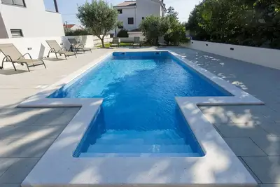 Image de Villa en bord de mer א Zadar avec piscine