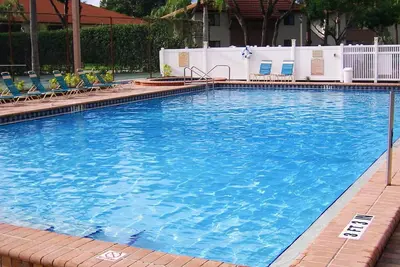 Image de Escapade De Bradenton! Trois Confort Apparts 2br / 2ba Pour 15 Personnes! Piscine, Tennis, Grill