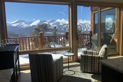 Image de La famille récemment mise à jour se déplace rapidement ou navette pour la ville et les pentes