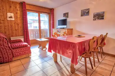 Image de Appartement typique au pied des pistes avec balcon, Wi-Fi, parking