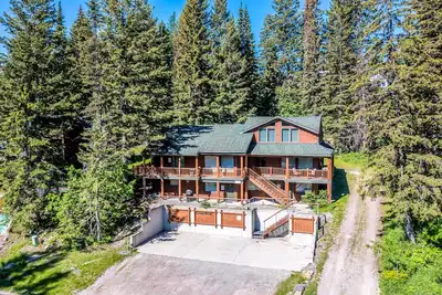 Image de Condo rustique avec cheminée et vue magnifique sur le ski et la montagne - à pied des remontées mécaniques!